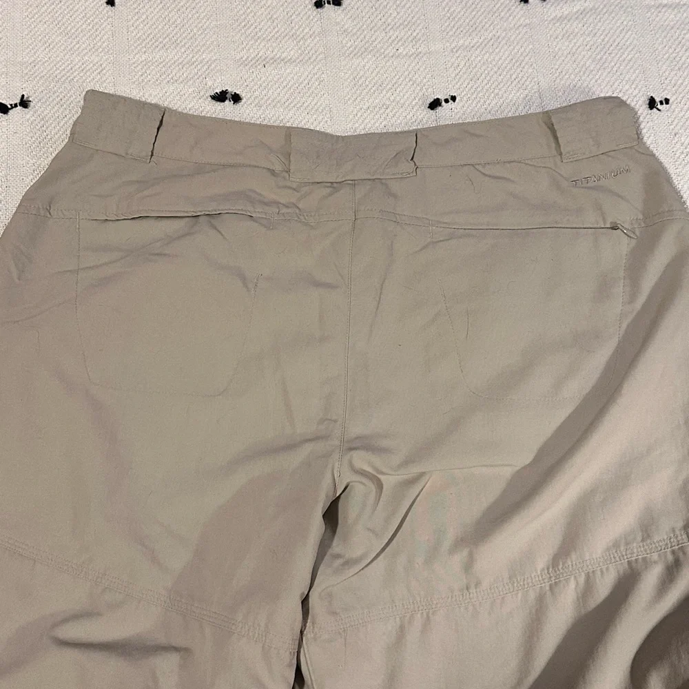 Columbia Women's Light Khaki Zip-Off Cargo Pants - Picture 8 of 9